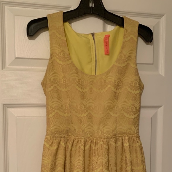 Eight Sixty Yellow Lace Dress - Picture 2 of 3